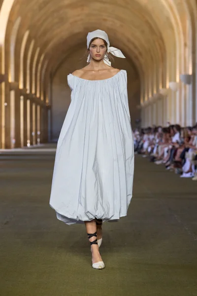 Look 18
